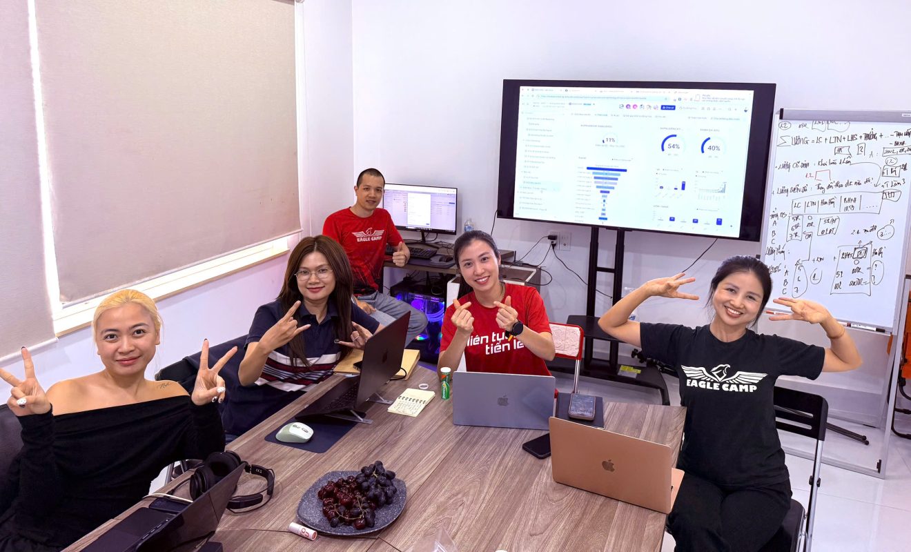 Bảng so sánh top 10 công cụ AI cho doanh nghiệp nhỏ về giá và tính năng