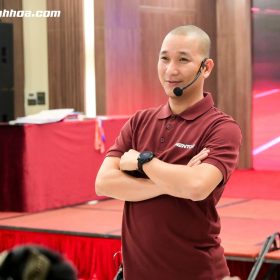 Hình ảnh ánh sáng xua tan bóng tối nội tâm