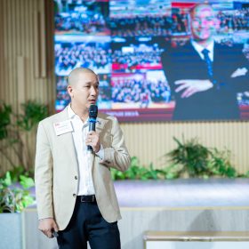 Hình ảnh tự do tài chính và buông bỏ dính mắc