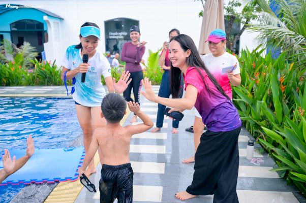 Bữa cơm gia đình ấm áp kết nối