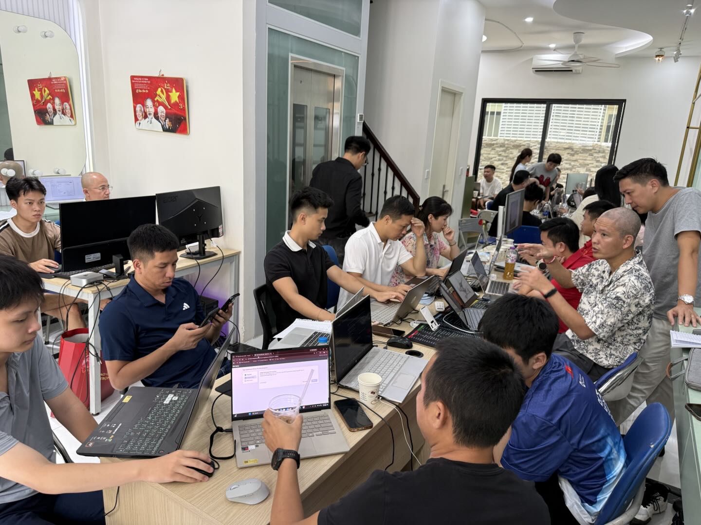 Học viên thực hành xây bộ não thứ 2 AI trong chương trình Doanh Nghiệp AI First