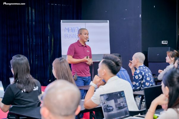 Minh hoạ chuyển vai giữa công việc và gia đình