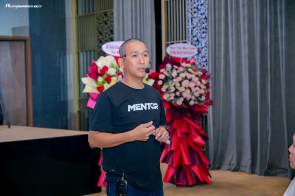 Minh hoạ con thuyền xuôi dòng theo quy luật thuận chiều mong muốn