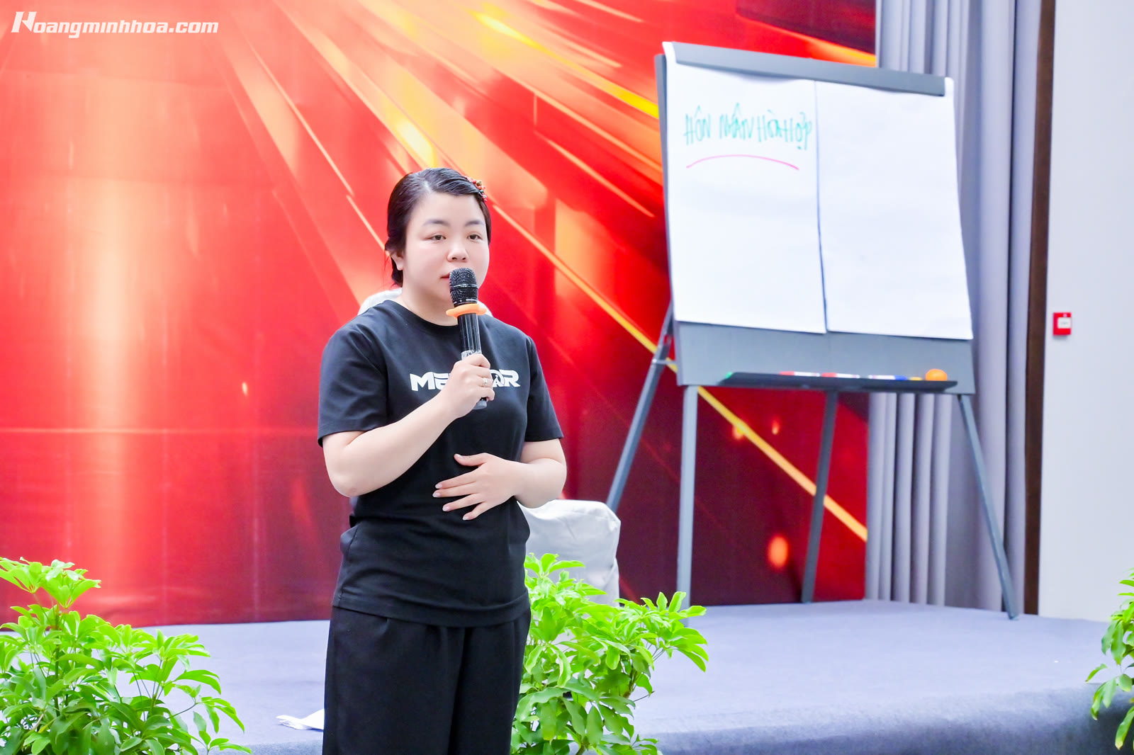 Người chèo thuyền thể hiện quy luật thuận chiều mong muốn nhờ sức mạnh niềm tin bên trong