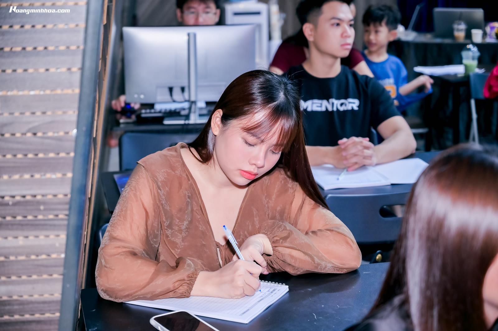 Kỹ năng lãnh đạo đội nhóm thể hiện qua sự phối hợp và mượn sức người tài trong tổ chức