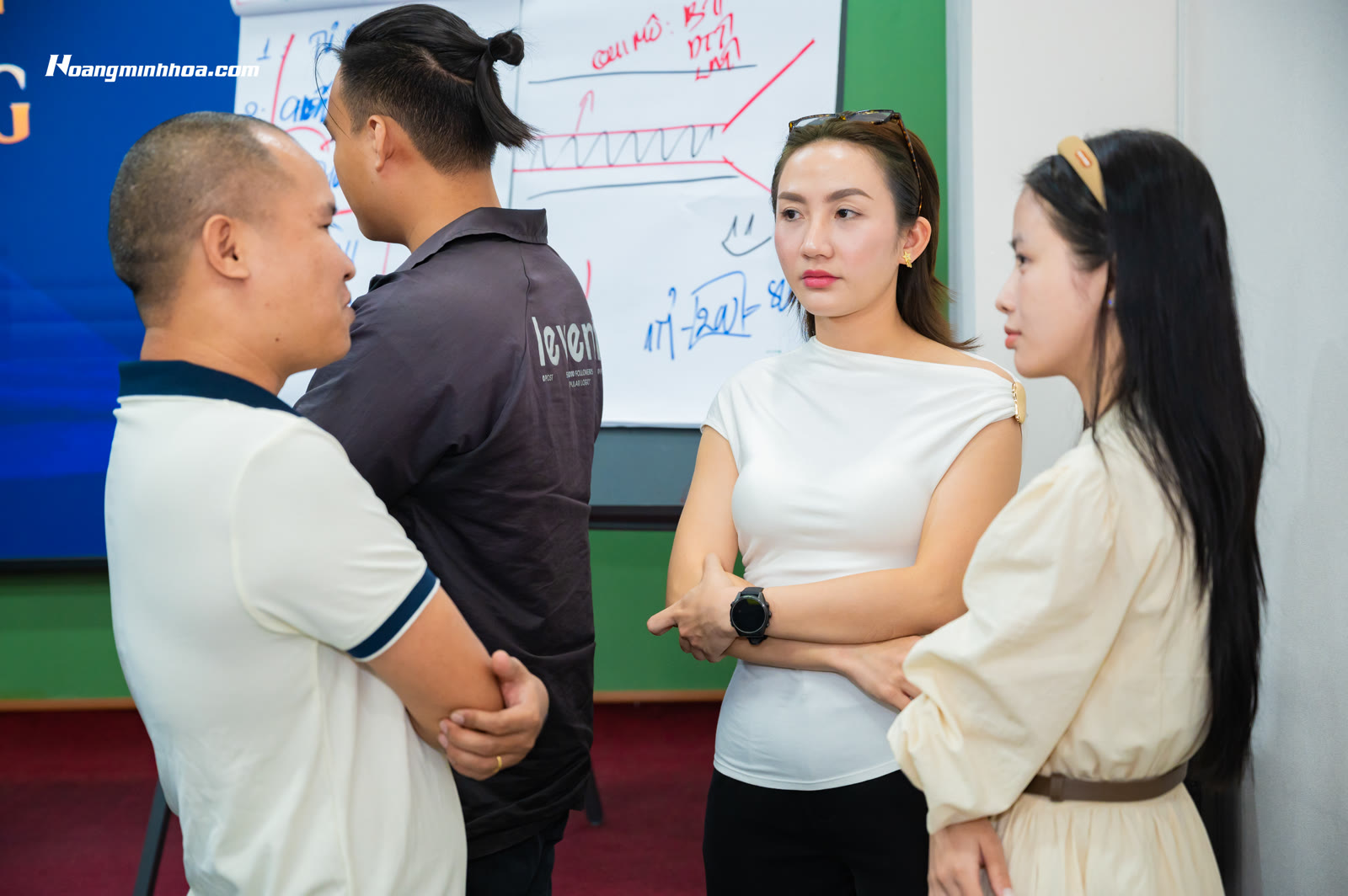Chiến lược phân tầng sản phẩm lấy lợi nhuận sản phẩm cao cấp làm an sinh cho nhóm khó khăn