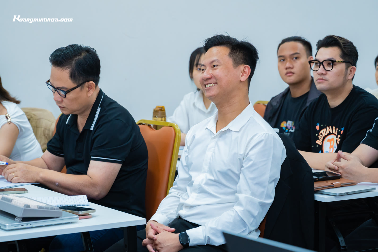Chiến lược phân tầng sản phẩm với ba tầng nền, chuẩn và cao cấp trong định giá sản phẩm