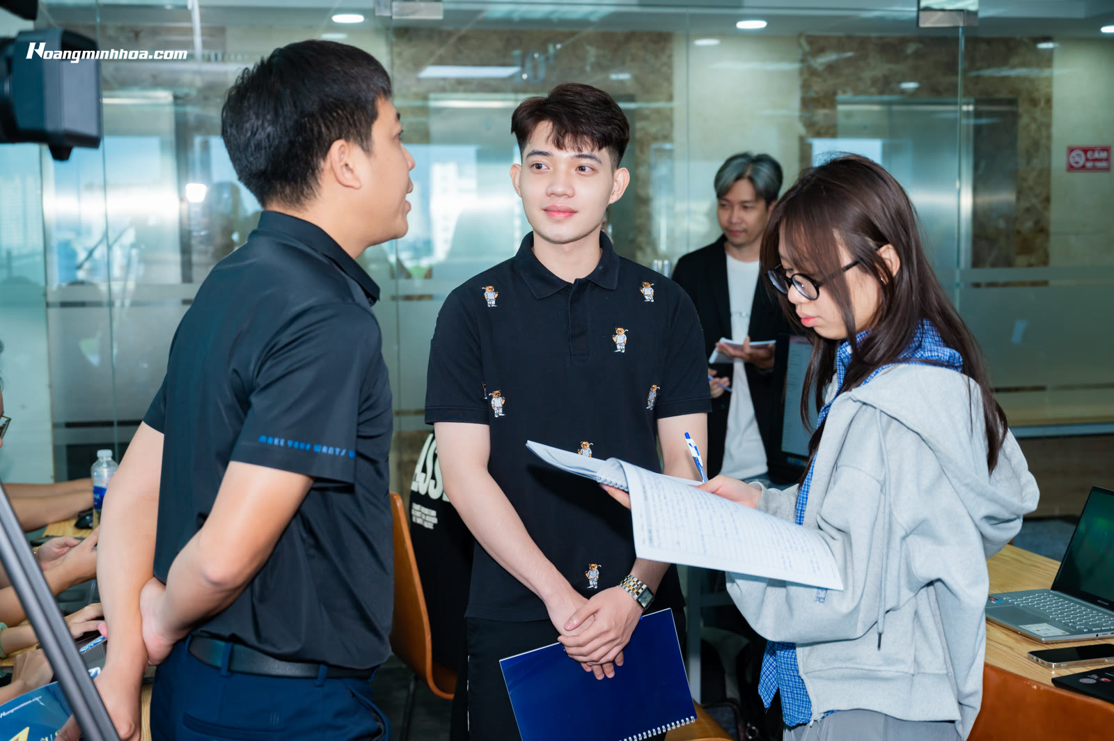 Người thầy hướng dẫn học viên, minh họa cách định vị bản thân trong sự nghiệp ở nấc cao nhất