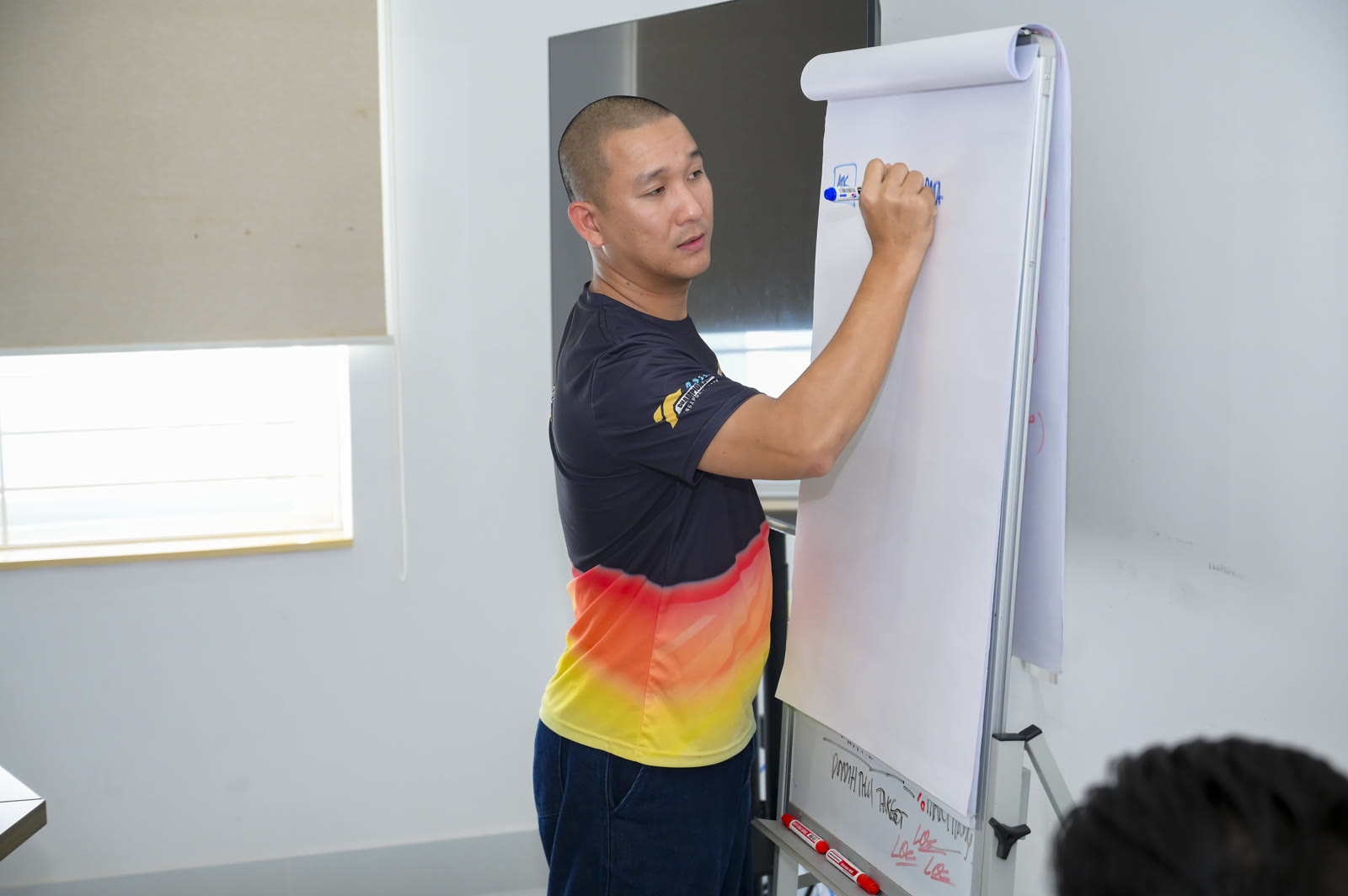 Phước báu là gì khi nhìn qua cách một người nâng đỡ đồng đội trong công việc