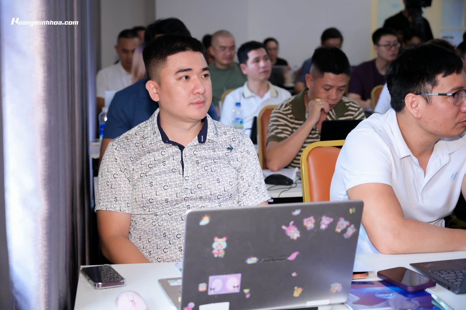 Briefing đầu ca theo quy trình quản lý nhà hàng giúp quản lý nhân sự nhà hàng rõ ràng